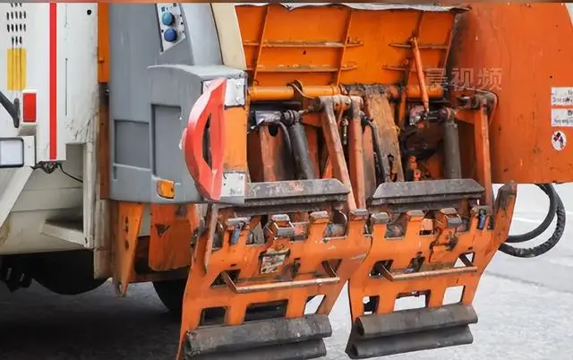 英國男子躲垃圾箱取暖，被垃圾車收走碾壓身亡